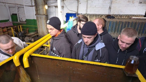 Студенты Херсонской области посетили Нижнесерогозский маслопрессовый завод