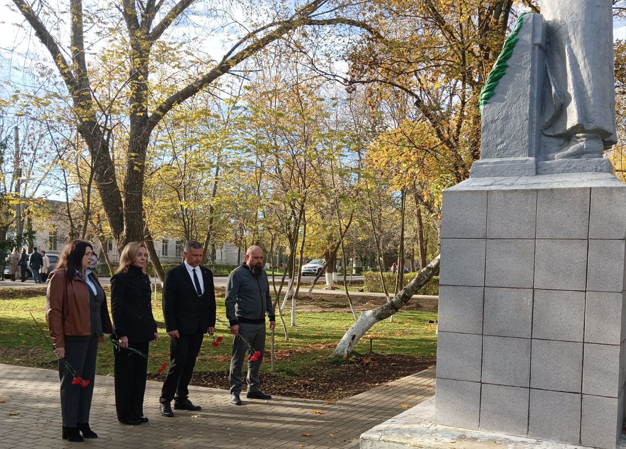 Новотроицкий район отмечает священную дату — 82-ю годовщину освобождения от немецко-фашистских захватчиков!
