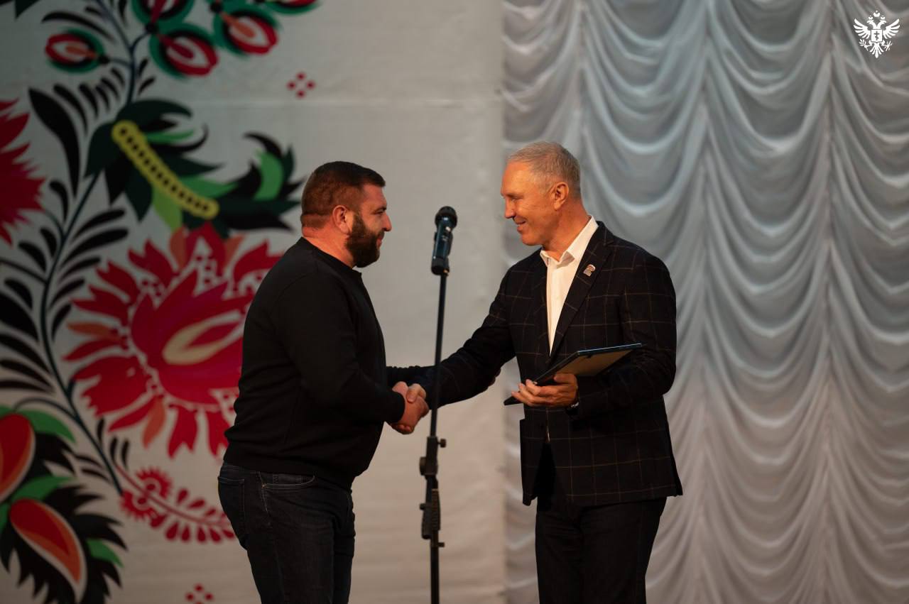 В Новотроицком лучшие аграрии региона получили награды от Губернатора В Новотроицком лучшие аграрии региона получили награды от Губернатора