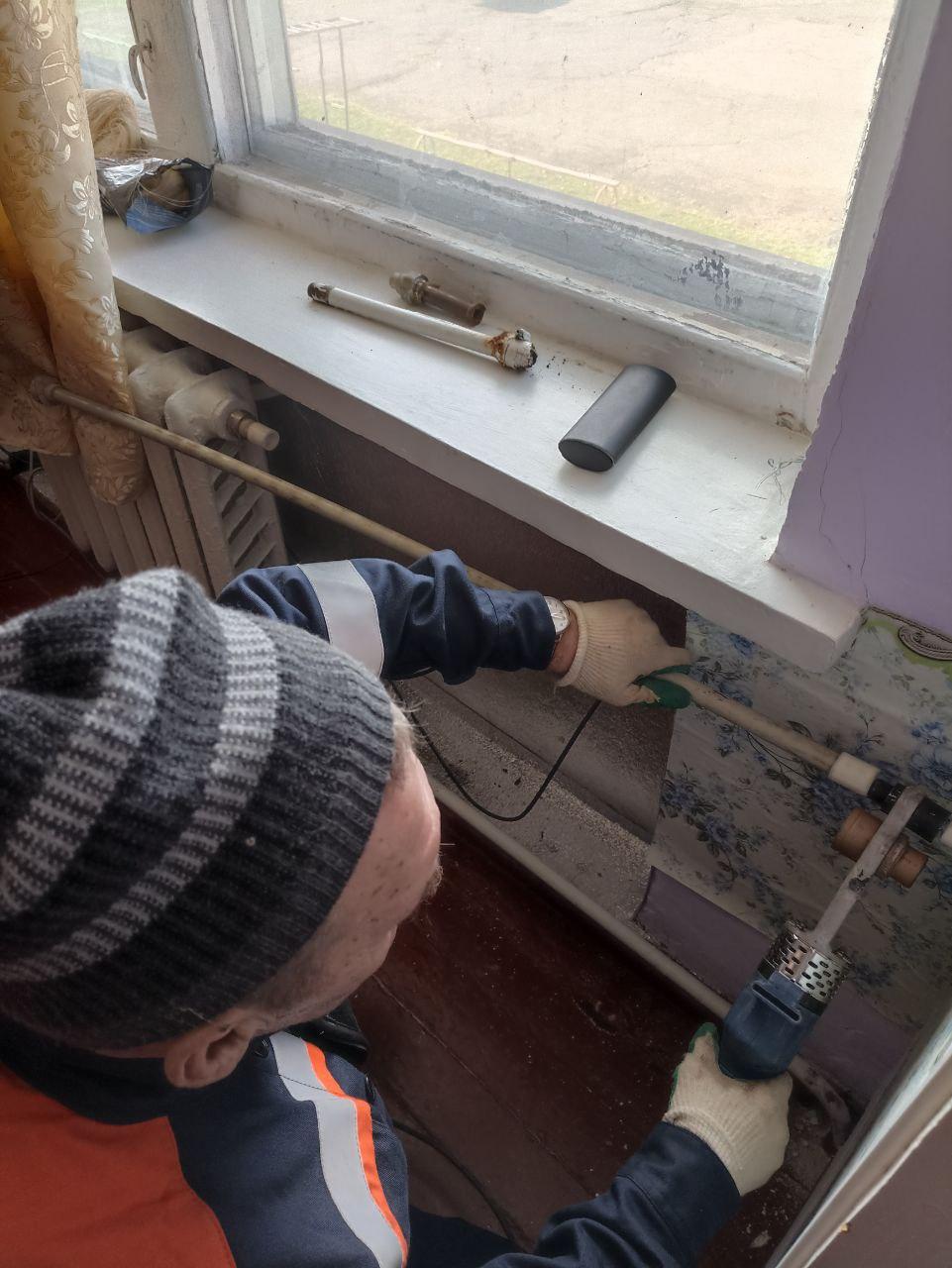 Бригада рязанских теплосетей продолжает ремонтировать отопление на соцобъектах Чаплинки Бригада рязанских теплосетей продолжает ремонтировать отопление на соцобъектах Чаплинки