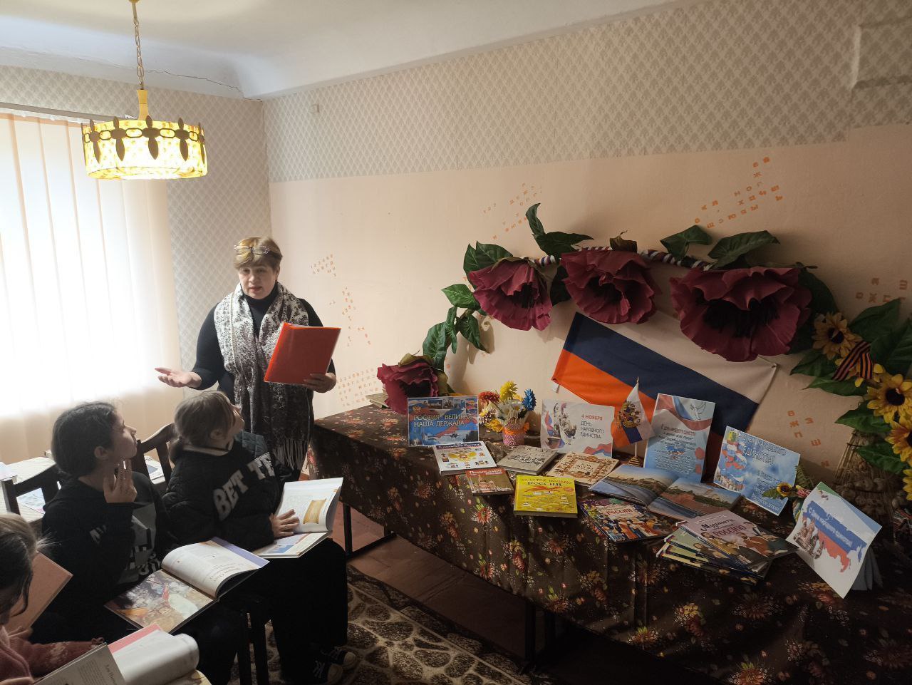 Преддверие Дня народного единства: В дружбе народов — единство России в Вольновской библиотеке Преддверие Дня народного единства: В дружбе народов — единство России в Вольновской библиотеке