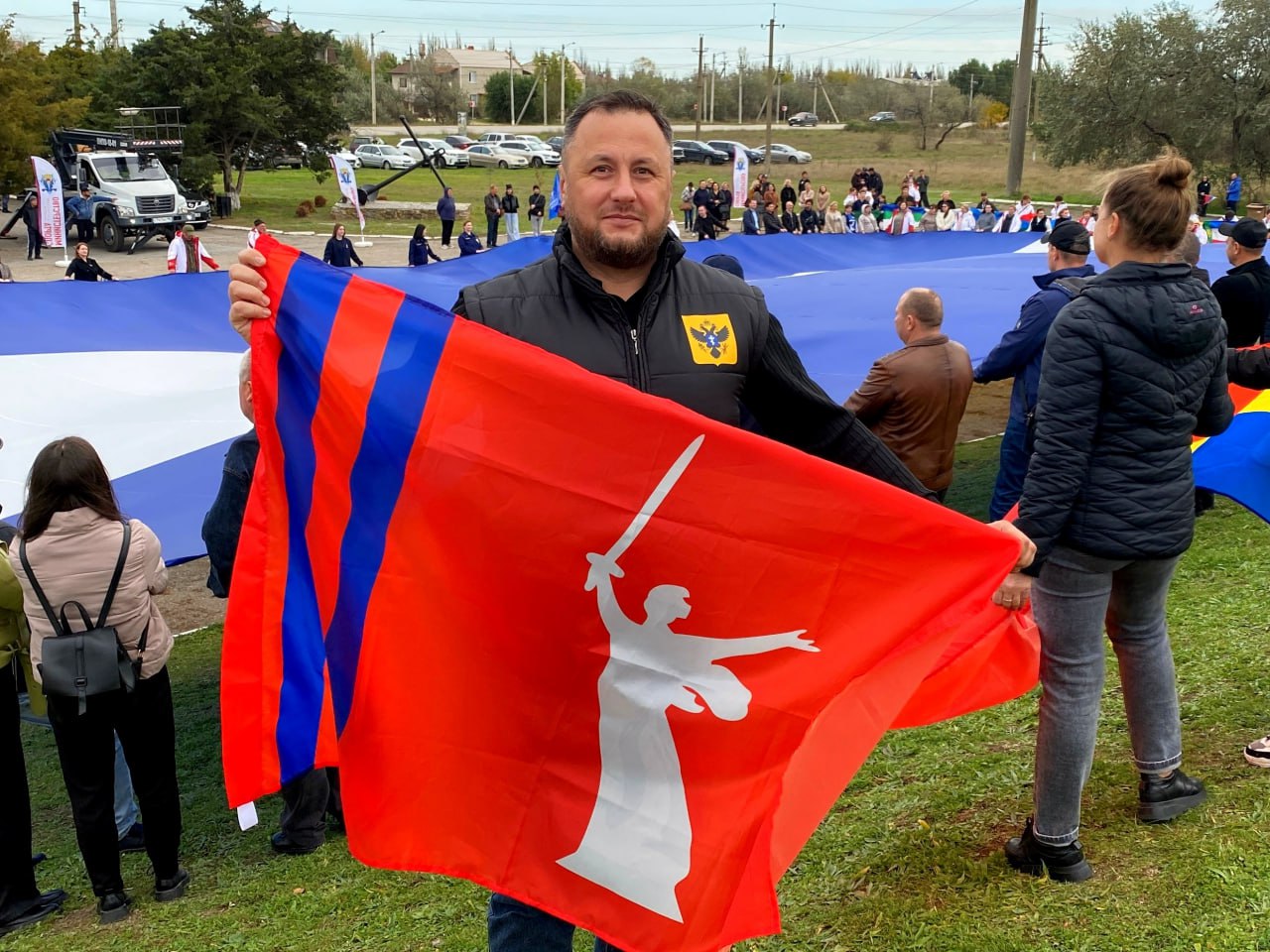 Спортсмены Херсонской области развернули 800-метровый флаг в преддверии Дня народного единства Спортсмены Херсонской области развернули 800-метровый флаг в преддверии Дня народного единства