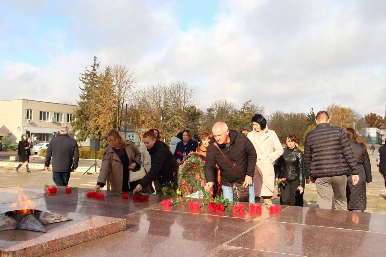 Память жива: Чаплинка отметила День освобождения от фашистских захватчиков! Память жива: Чаплинка отметила День освобождения от фашистских захватчиков!