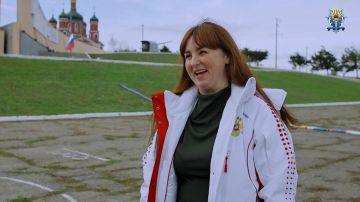 Спортсмены Херсонской области развернули 800-метровый флаг в преддверии Дня народного единства