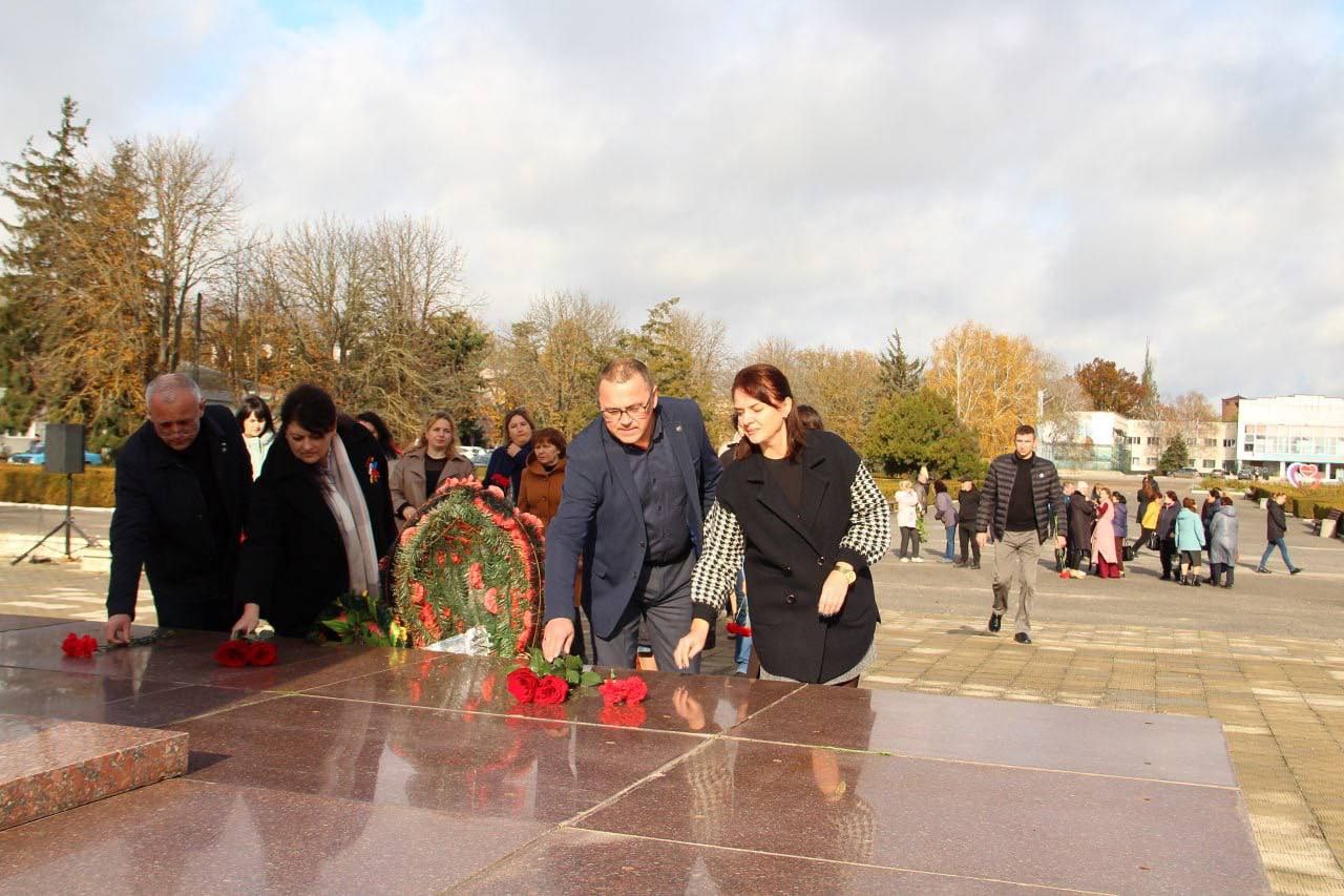 Память жива: Чаплинка отметила День освобождения от фашистских захватчиков! Память жива: Чаплинка отметила День освобождения от фашистских захватчиков!