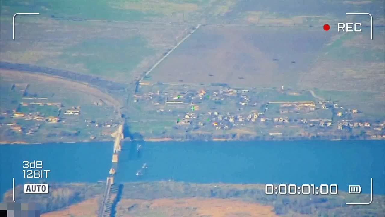 Херсонское направление.. Армейская авиация 18-й общевойсковой армии группы войск «Днепр» нанесла мощный массированный удар по заранее разведанным целям в районе населённого пункта Приднепровское