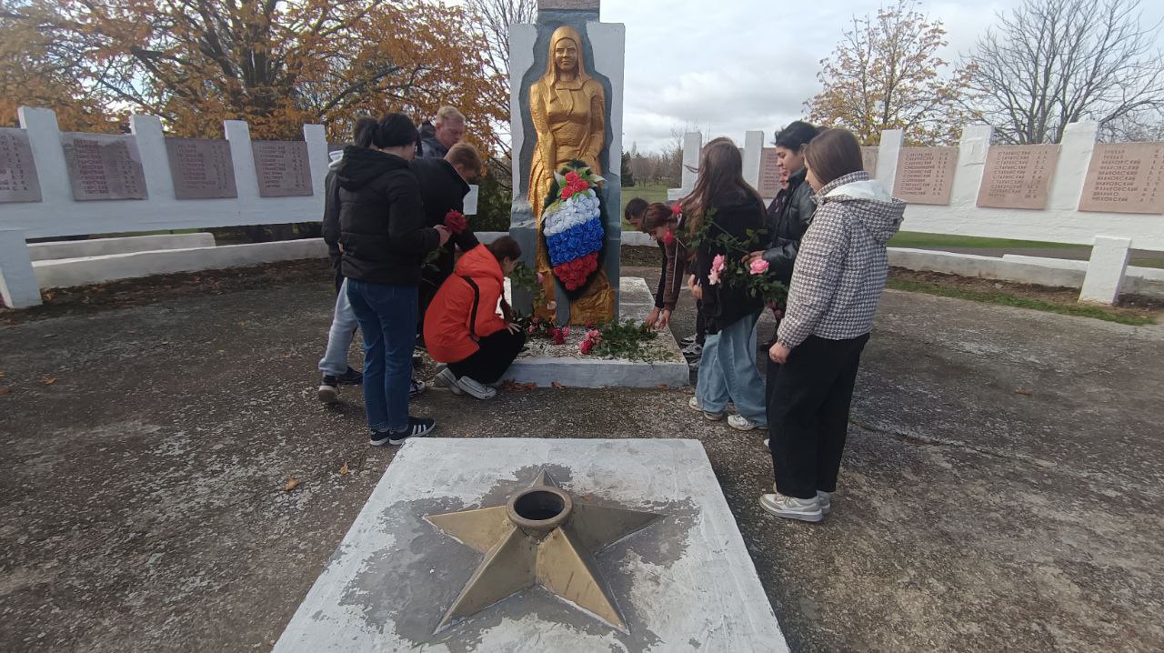 Учреждения культуры Чаплинского муниципального округа провели митинги, посвященные освобождению Чаплинского округа от немецко-фашистских захватчиков Учреждения культуры Чаплинского муниципального округа провели митинги, посвященные освобождению Чаплинского округа от немецко-фашистских захватчиков