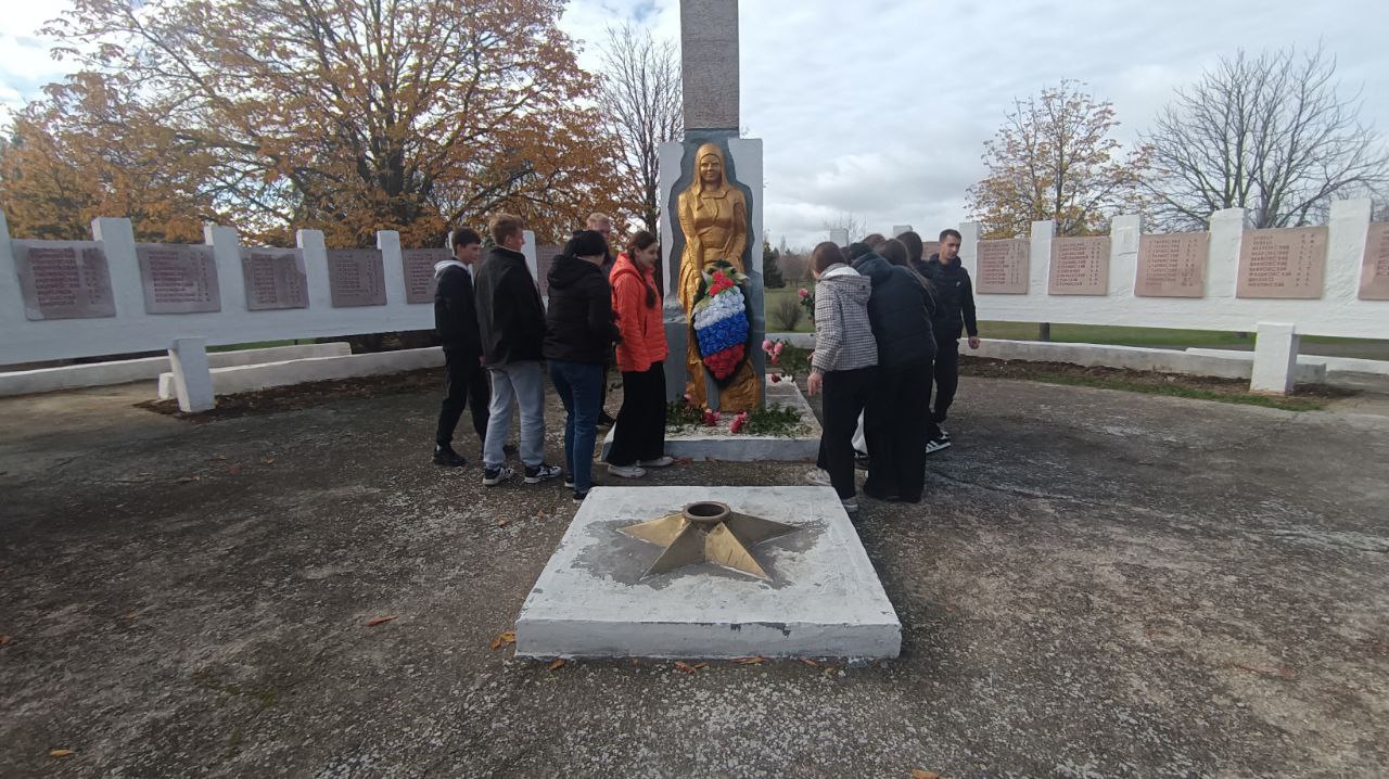 Учреждения культуры Чаплинского муниципального округа провели митинги, посвященные освобождению Чаплинского округа от немецко-фашистских захватчиков Учреждения культуры Чаплинского муниципального округа провели митинги, посвященные освобождению Чаплинского округа от немецко-фашистских захватчиков