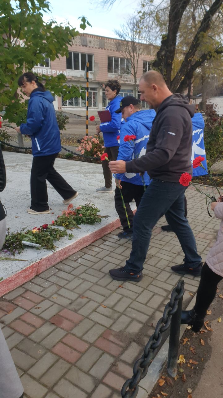 Возложение цветов в Рыково: дань памяти освободителям Возложение цветов в Рыково: дань памяти освободителям