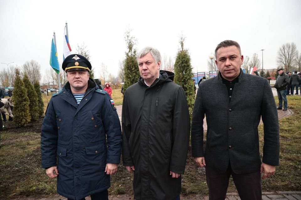 Память о наших героях. Сегодня в Ульяновске состоялось торжественное открытие памятников, посвящённых павшим десантникам-разведчикам и воинам-десантникам Память о наших героях. Сегодня в Ульяновске состоялось торжественное открытие памятников, посвящённых павшим десантникам-разведчикам и воинам-десантникам