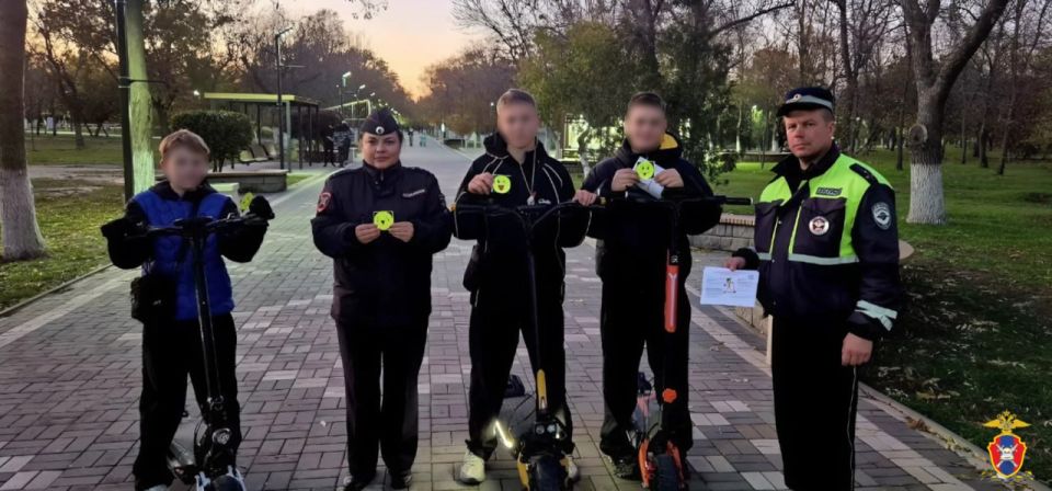 В Геническом округе Херсонской области сотрудники Госавтоинспекции провели профилактическую акцию «Засветись! Стань заметнее на дороге» В Геническом округе Херсонской области сотрудники Госавтоинспекции провели профилактическую акцию «Засветись! Стань заметнее на дороге»