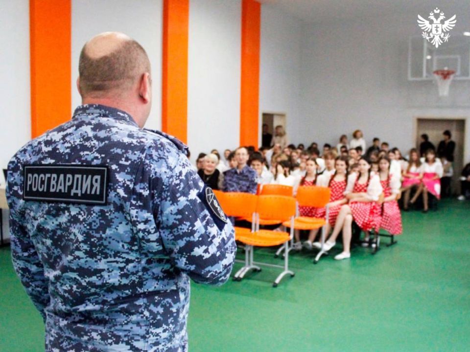 Воспитанники санаторной школы-интерната пригласили росгвардейцев на праздничный концерт в Херсонской области Воспитанники санаторной школы-интерната пригласили росгвардейцев на праздничный концерт в Херсонской области
