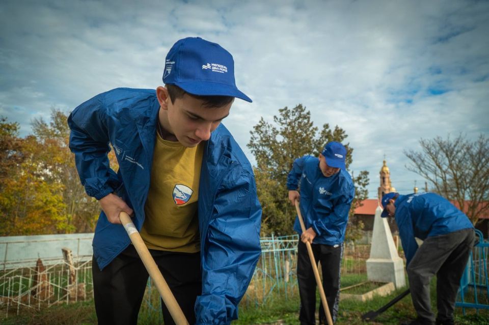 Кадеты Счастливцевской школы приняли участие в субботнике на воинском захоронении «Защитникам Арабатской стрелки» Кадеты Счастливцевской школы приняли участие в субботнике на воинском захоронении «Защитникам Арабатской стрелки»