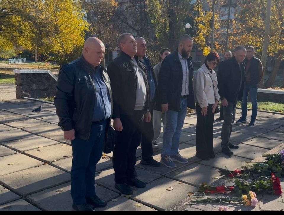 Владимир Оганесов: Уважаемые новокаховчане!. Сегодня наш округ отмечает день освобождения от немецко-фашистских захватчиков Владимир Оганесов: Уважаемые новокаховчане!. Сегодня наш округ отмечает день освобождения от немецко-фашистских захватчиков