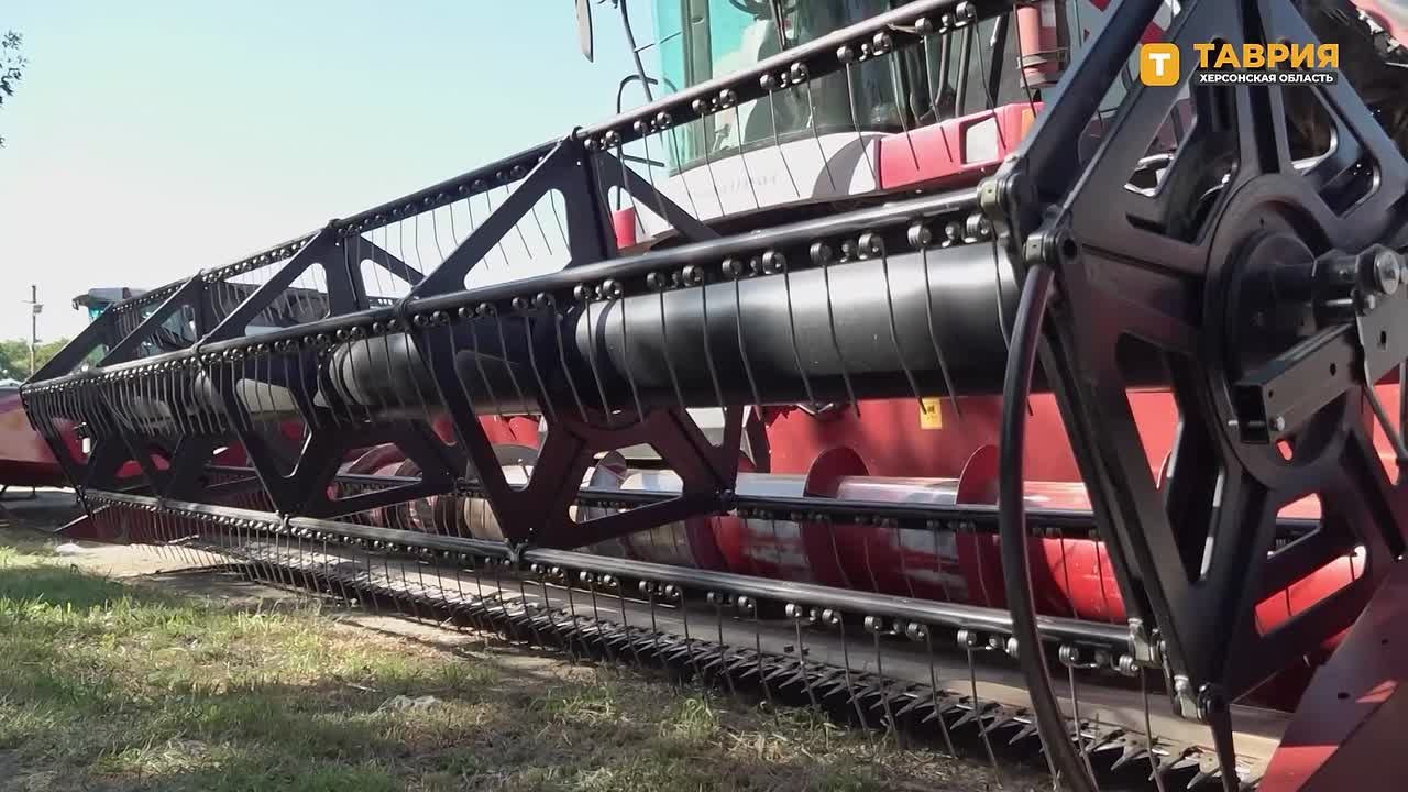 Хозяйство "Асканийское" получило две субсидии от государства: на агротехработы и компенсацию части затрат на производство молока, сообщил Сергей Зайцев