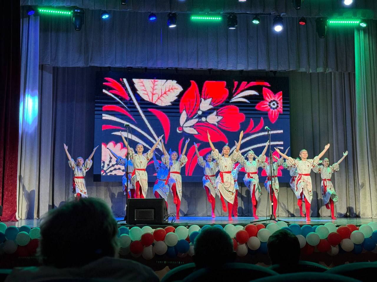 1 ноября по случаю празднования Дня народного единства во Дворце культуры Железнодорожников прошел торжественный концерт для работников и пенсионеров Мелитополь-Херсонского филиала ФГУП "ЖДН" 1 ноября по случаю празднования Дня народного единства во Дворце культуры Железнодорожников прошел торжественный концерт для работников и пенсионеров Мелитополь-Херсонского филиала ФГУП "ЖДН"