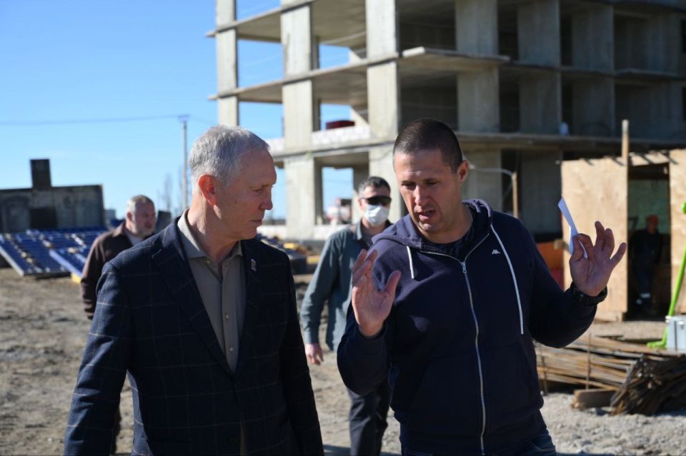Владимир Сальдо: Посетил стройку жилого комплекса «Белые пески» в Скадовске, которую ведёт компания «Развитие» — резидент свободной экономической зоны Владимир Сальдо: Посетил стройку жилого комплекса «Белые пески» в Скадовске, которую ведёт компания «Развитие» — резидент свободной экономической зоны
