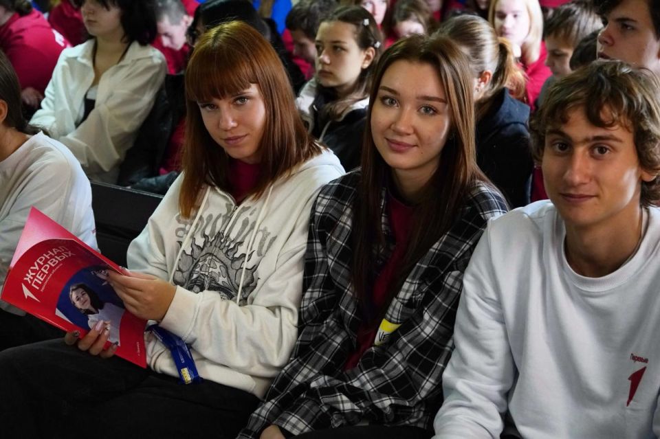 Владимир Сальдо: Более 150 активистов «Движения Первых» из восьми округов Херсонской области провели тематическую смену в Крыму Владимир Сальдо: Более 150 активистов «Движения Первых» из восьми округов Херсонской области провели тематическую смену в Крыму