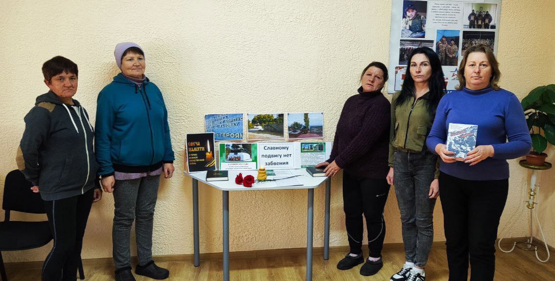 В Архангельской Слободе возложили цветы к памятнику воинской славы в честь Дня освобождения Каховки и округа от немецко-фашистских захватчиков В Архангельской Слободе возложили цветы к памятнику воинской славы в честь Дня освобождения Каховки и округа от немецко-фашистских захватчиков