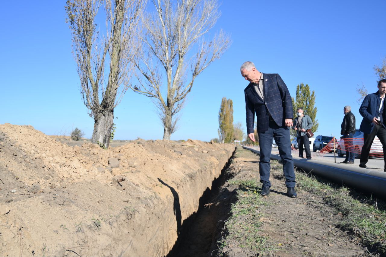 Владимир Сальдо проверил ход строительства новых водопроводных сетей и обновление 7 скважин в Скадовске Владимир Сальдо проверил ход строительства новых водопроводных сетей и обновление 7 скважин в Скадовске