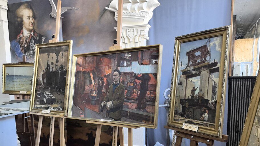 В Херсонском художественном музее открыли выставку к 75-летию строительства Каховской ГЭС