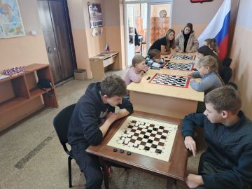 Шашечный турнир в Новопокровке: единство в спорте и духе!