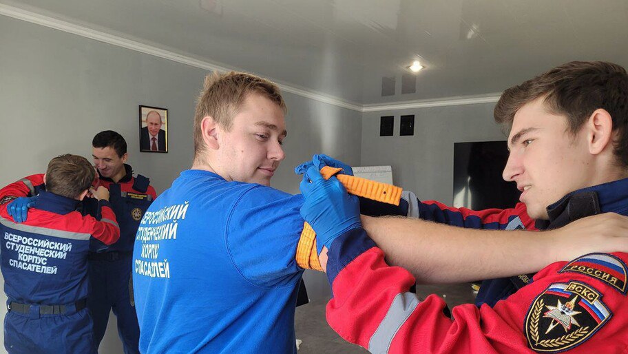 Студенты Генического медколледжа прошли подготовку для спасателей