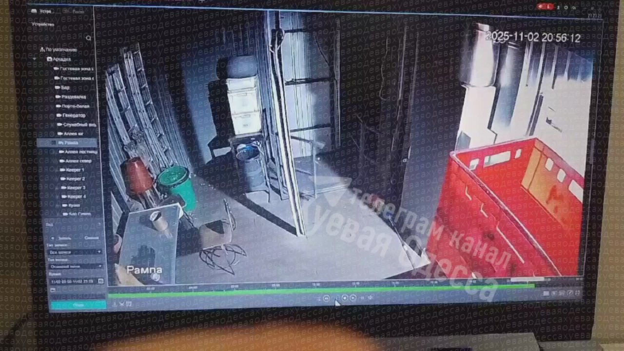 В одесской Аркадии мужчина спрыгнул с крыши заведения, чтобы убежать от ТЦК, сообщают местные паблики