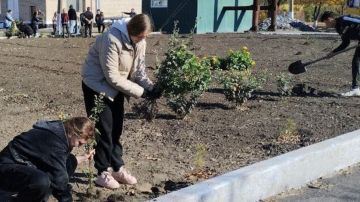 В Рубановской школе ко Дню народного единства прошла акция «Цветы дружбы»