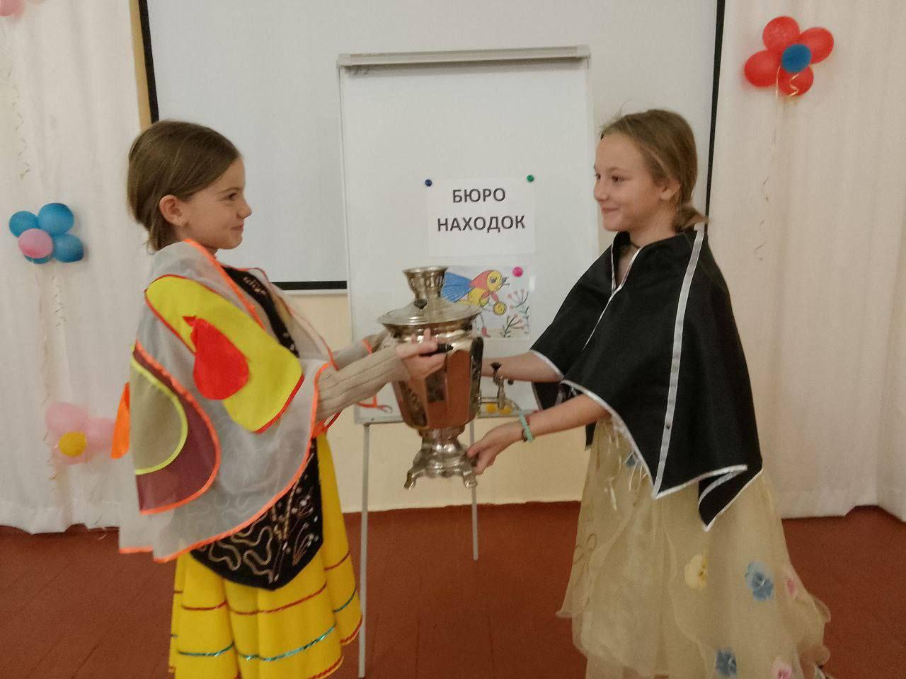 В Приморской школе прошла квест-игра «Театральное путешествие»