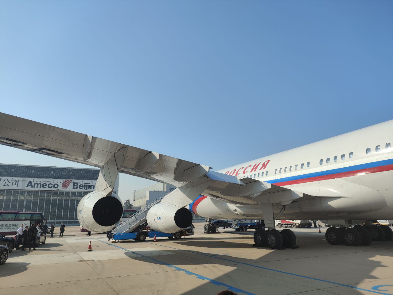 Корреспондент ХАН завершил поездку в Китай и теперь вместе с правительственной делегацией направляется в Россию Корреспондент ХАН завершил поездку в Китай и теперь вместе с правительственной делегацией направляется в Россию