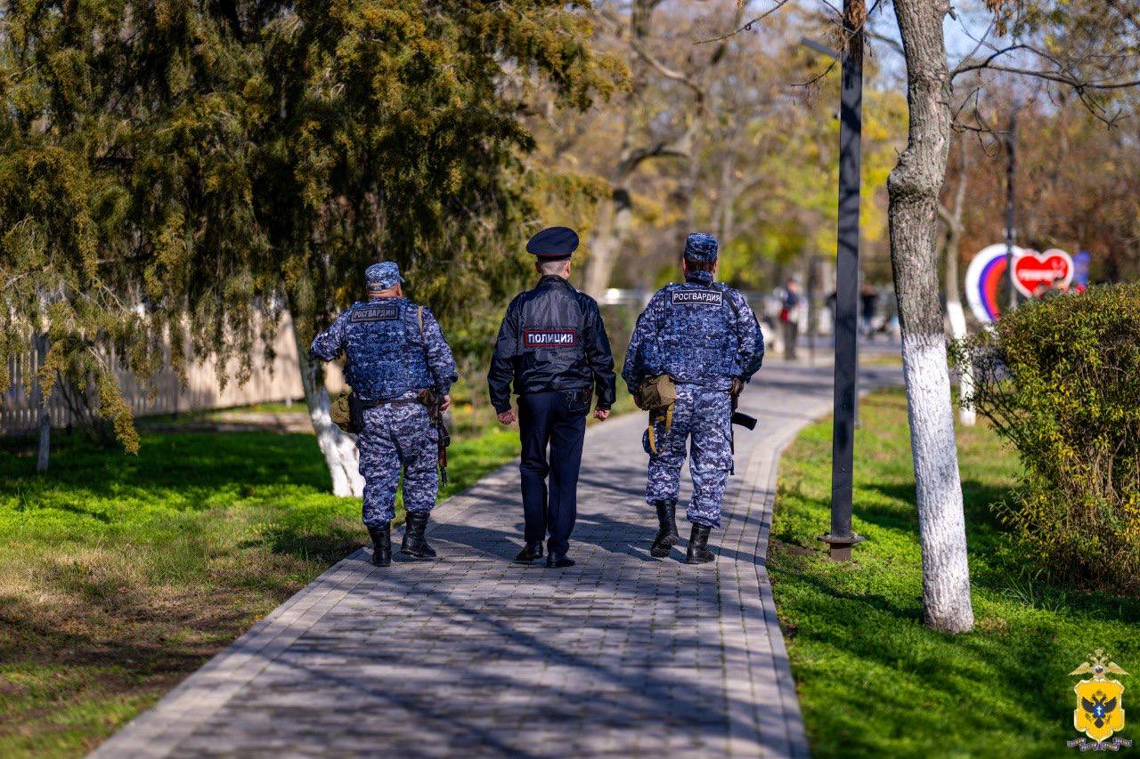 В Херсонской области полицейские обеспечили охрану общественного порядка во время празднования Дня народного единства В Херсонской области полицейские обеспечили охрану общественного порядка во время празднования Дня народного единства