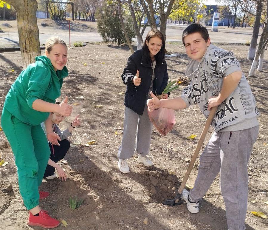 "Цветы дружбы": акция ко Дню народного единства прошла в школе Великолепетихского округа
