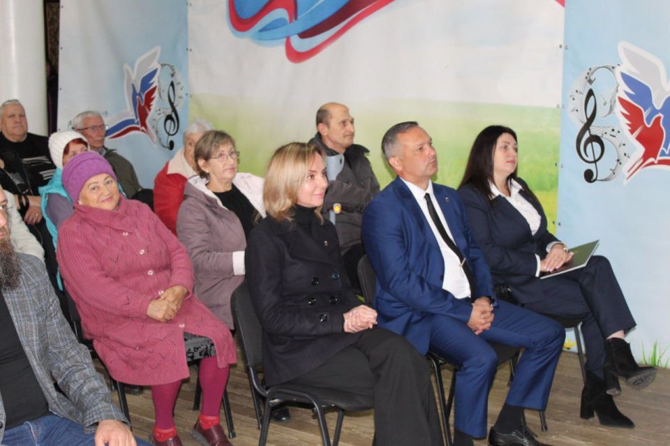 Сегодня, в День народного единства, в Новотроицком муниципальном округе состоялся праздничный концерт, посвященный этому важному государственному празднику Сегодня, в День народного единства, в Новотроицком муниципальном округе состоялся праздничный концерт, посвященный этому важному государственному празднику