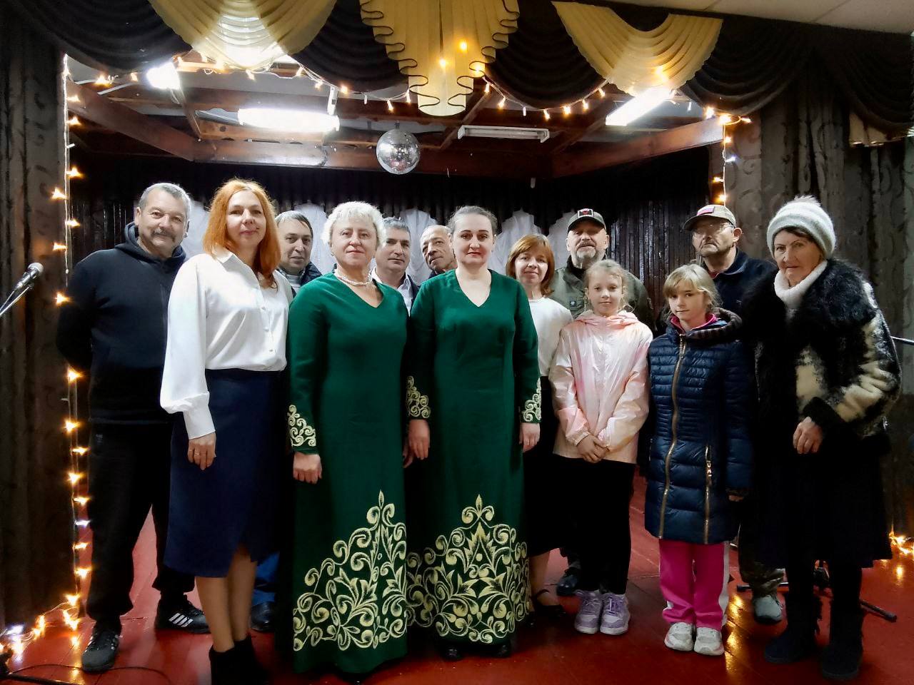 В Лазурненском Доме культуры состоялся праздничный концерт, посвященный Дню народного единства В Лазурненском Доме культуры состоялся праздничный концерт, посвященный Дню народного единства