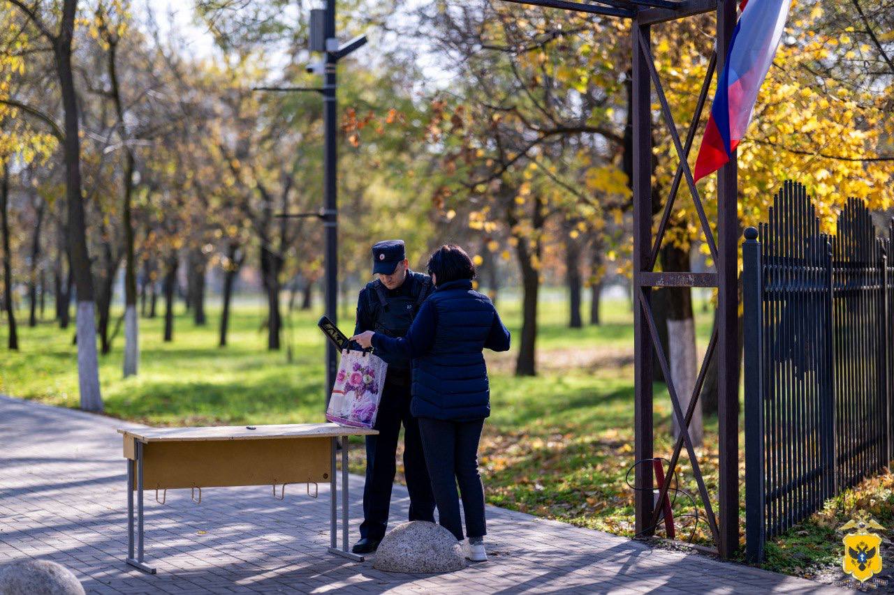 В Херсонской области полицейские обеспечили охрану общественного порядка во время празднования Дня народного единства В Херсонской области полицейские обеспечили охрану общественного порядка во время празднования Дня народного единства