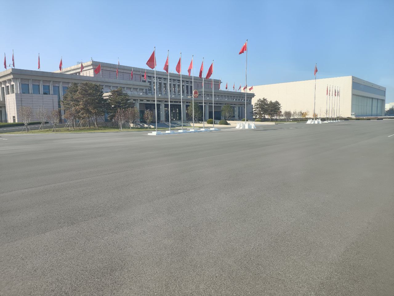 Корреспондент ХАН завершил поездку в Китай и теперь вместе с правительственной делегацией направляется в Россию