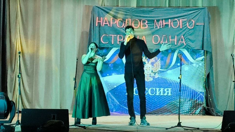 В Великолепетихском муниципальном округе прошла праздничная программа "Народов много - страна одна", посвященная Дню народного единства В Великолепетихском муниципальном округе прошла праздничная программа "Народов много - страна одна", посвященная Дню народного единства