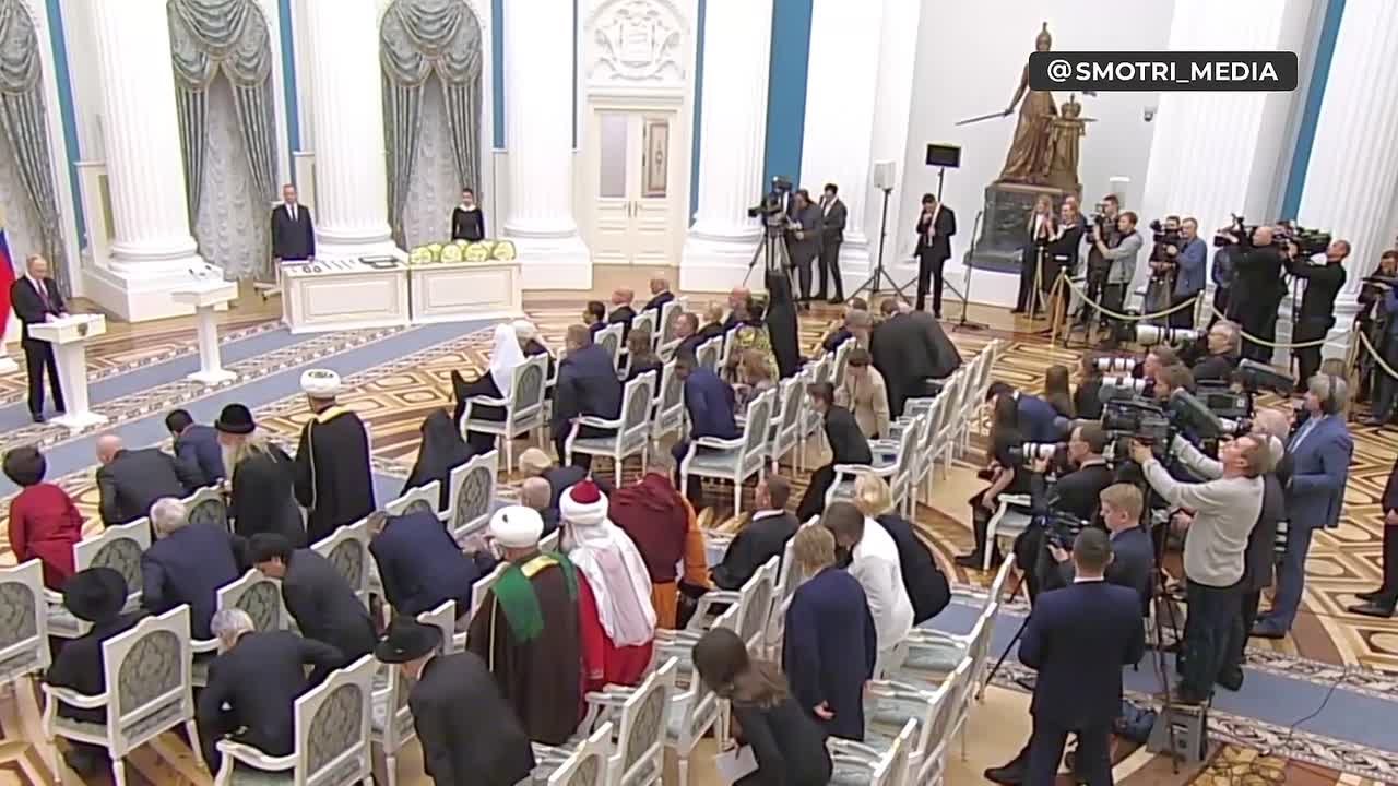 Россия и сегодня, как в 1612 году, защищает свой суверенитет – Путин поздравил россиян с Днем народного единства