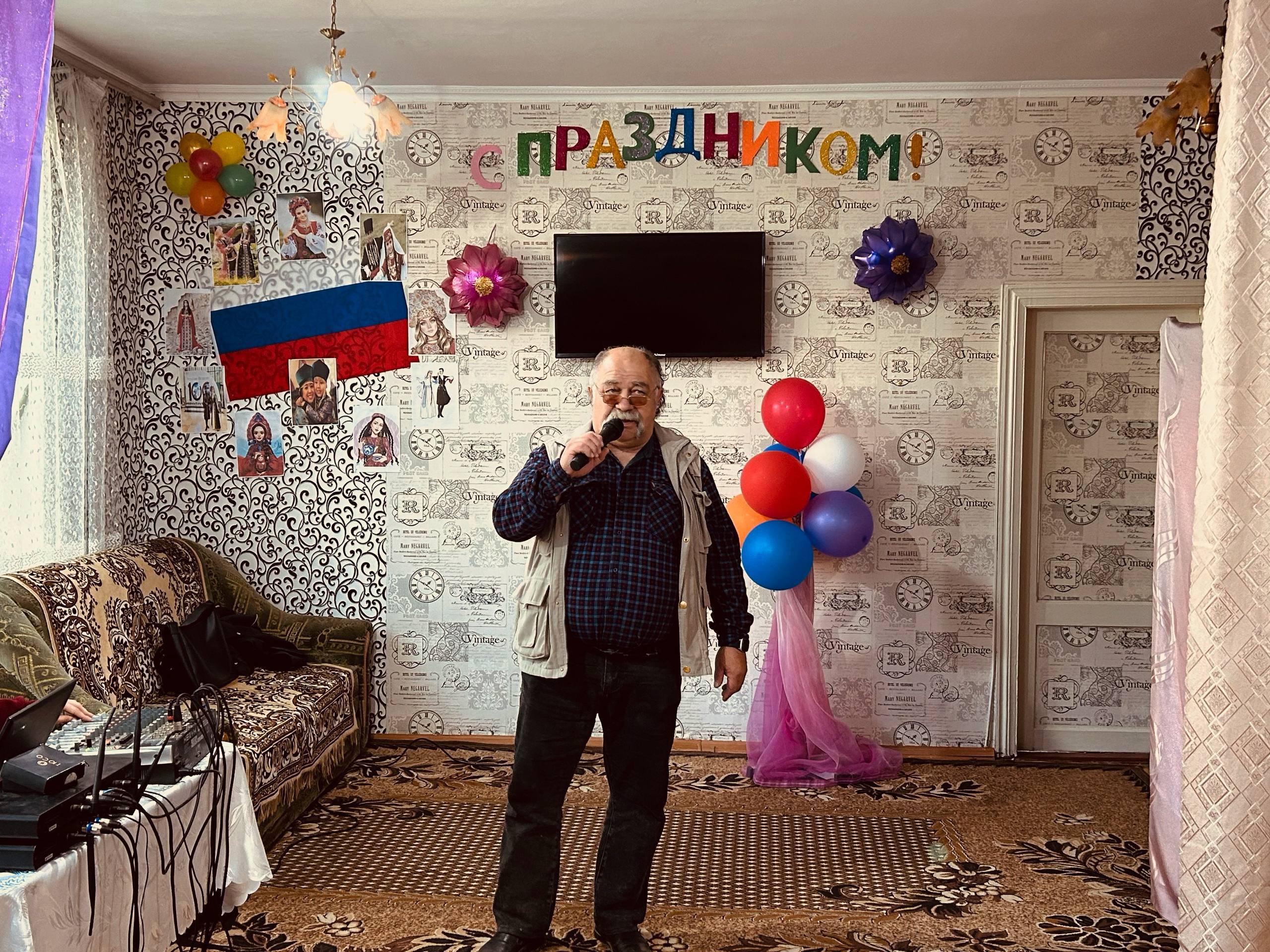 Единство в сердце: сотрудники МКУК «Чаплинский КДЦ» поздравили жителей гериатрического пансионата с Днем единства! Единство в сердце: сотрудники МКУК «Чаплинский КДЦ» поздравили жителей гериатрического пансионата с Днем единства!