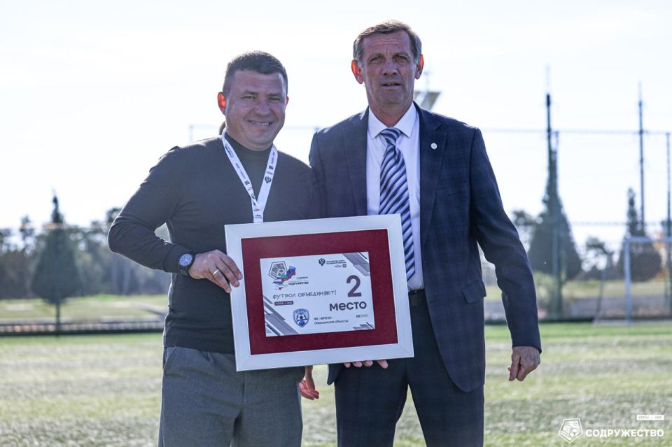 Футболисты «Фрегата» получили серебряные награды Объединенного чемпионата «Содружество» Футболисты «Фрегата» получили серебряные награды Объединенного чемпионата «Содружество»