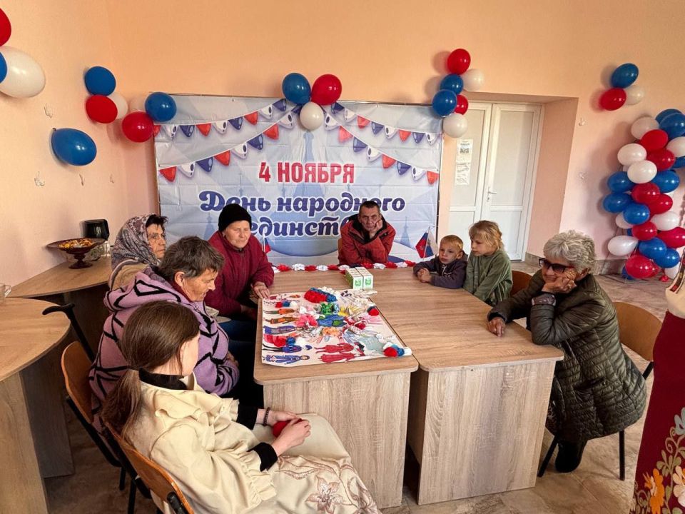 В библиотеке села Каменка прошел исторический час «В единстве народа — сила России», приуроченный ко Дню народного единства В библиотеке села Каменка прошел исторический час «В единстве народа — сила России», приуроченный ко Дню народного единства