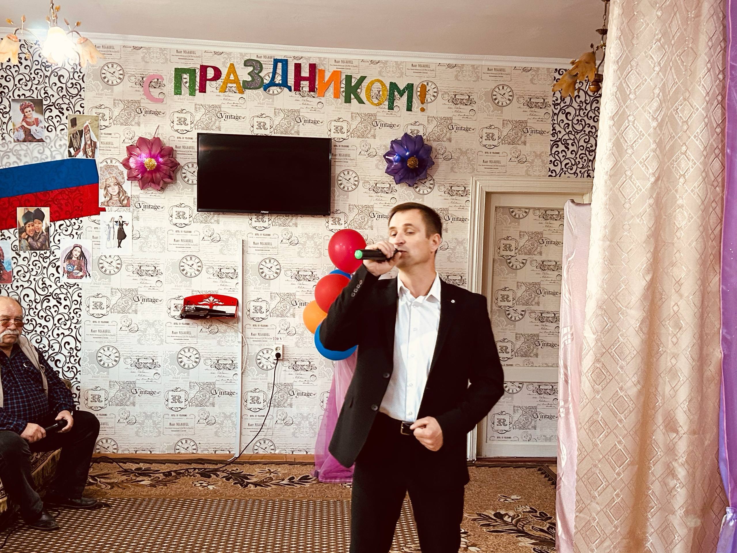 Единство в сердце: сотрудники МКУК «Чаплинский КДЦ» поздравили жителей гериатрического пансионата с Днем единства! Единство в сердце: сотрудники МКУК «Чаплинский КДЦ» поздравили жителей гериатрического пансионата с Днем единства!