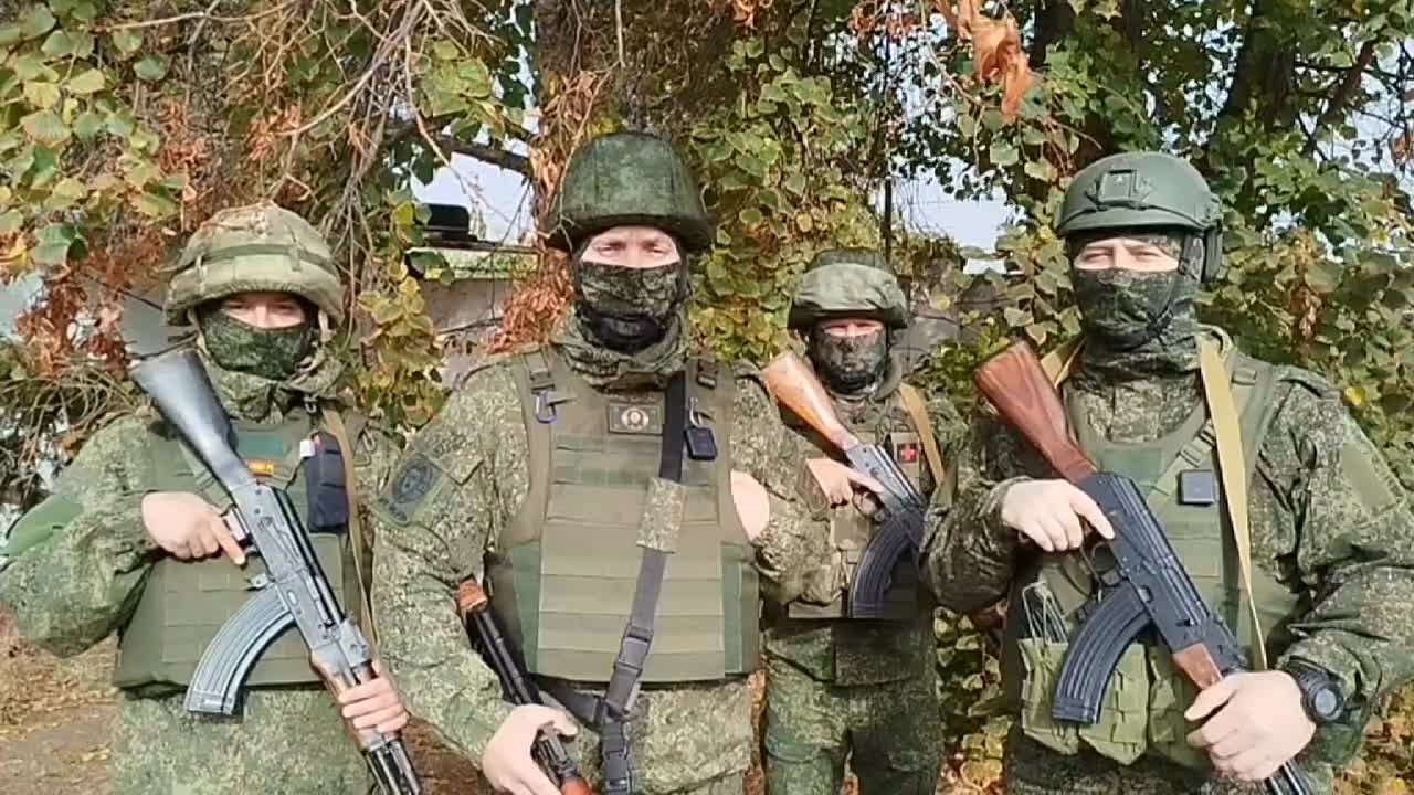 От лица военнослужащих Крымского полка сердечно поздравляем всех граждан нашей страны с Днём народного единства!