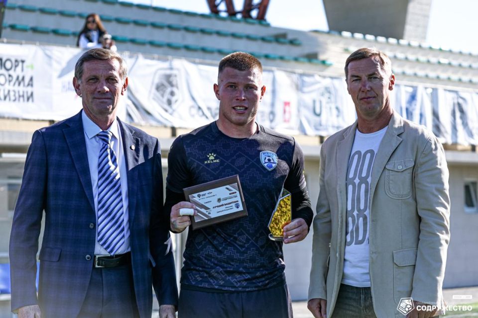 Футболисты «Фрегата» получили серебряные награды Объединенного чемпионата «Содружество» Футболисты «Фрегата» получили серебряные награды Объединенного чемпионата «Содружество»