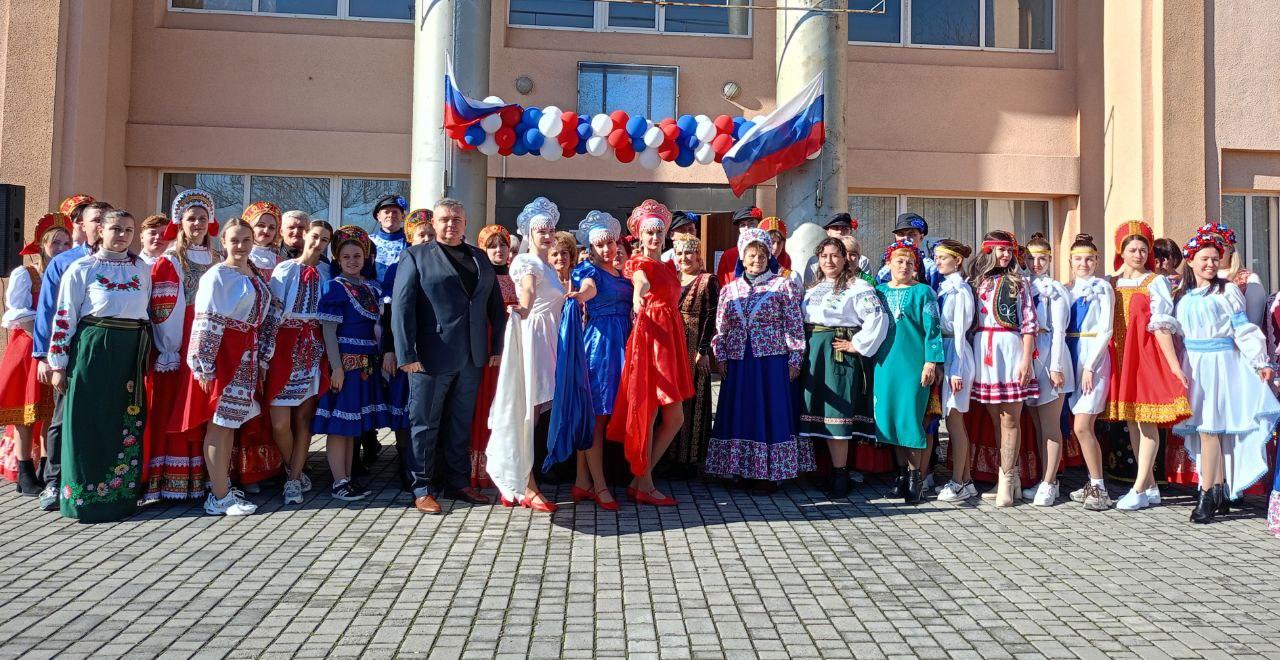 В Нижних Серогозах прошёл праздник «Хоровод Дружбы» в честь Дня единства