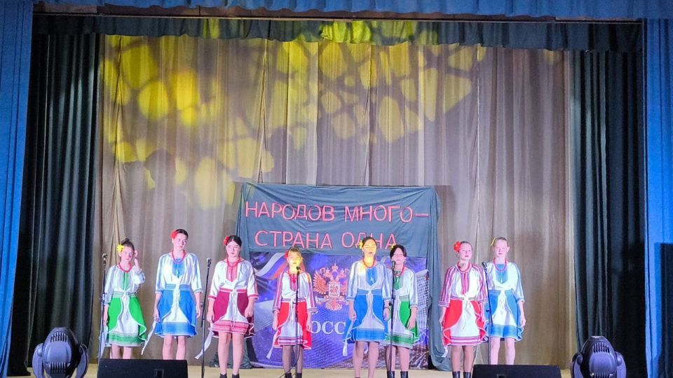 В Великолепетихском муниципальном округе прошла праздничная программа "Народов много - страна одна", посвященная Дню народного единства В Великолепетихском муниципальном округе прошла праздничная программа "Народов много - страна одна", посвященная Дню народного единства