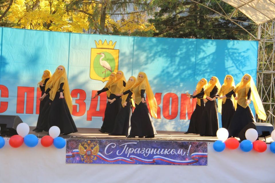 В Чаплинке прошел концерт, посвященный Дню народного единства В Чаплинке прошел концерт, посвященный Дню народного единства