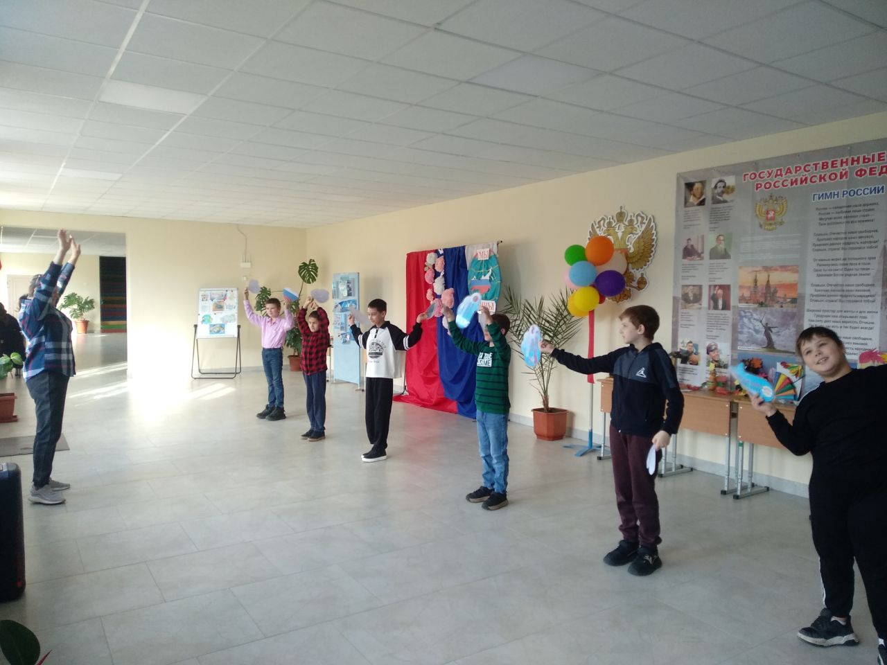 Акция «Ладошки дружбы» в Лазурненской школе Акция «Ладошки дружбы» в Лазурненской школе