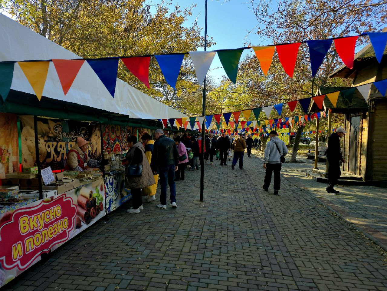 В Херсонской области ко Дню народного единства открылась праздничная ярмарка В Херсонской области ко Дню народного единства открылась праздничная ярмарка